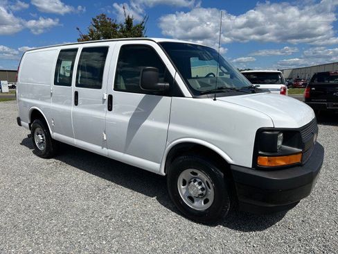 Used 2017 Chevrolet Express 2500 image 6