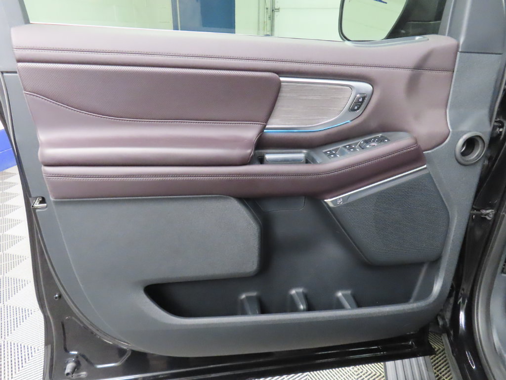 Used 2025 Ford Expedition Max Platinum w/ Platinum Ultimate Package AWD/4WD image 77