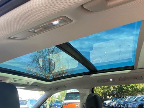 Certified 2020 Volkswagen Tiguan SEL image 20