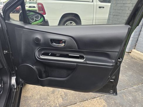 Used 2016 Toyota Prius C Two image 19