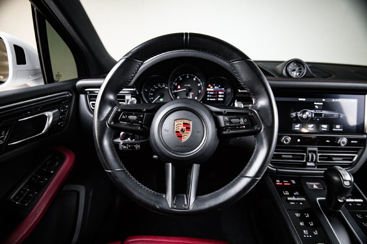 Certified 2023 Porsche Macan AWD/4WD image 26