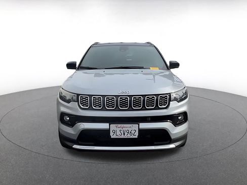 Used 2025 Jeep Compass Limited AWD/4WD image 4
