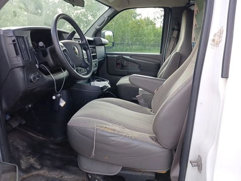 Used 2015 Chevrolet Express 2500 RWD image 5