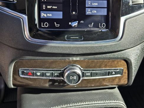 Used 2017 Volvo XC90 T6 Momentum w/ Vision Package image 16