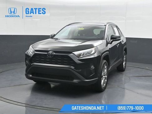 Used 2019 Toyota RAV4 XLE Premium w/ Cold Weather Package AWD/4WD image 6