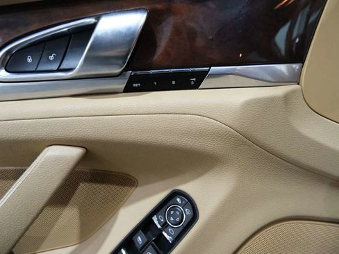 Used 2014 Porsche Panamera 4 image 19