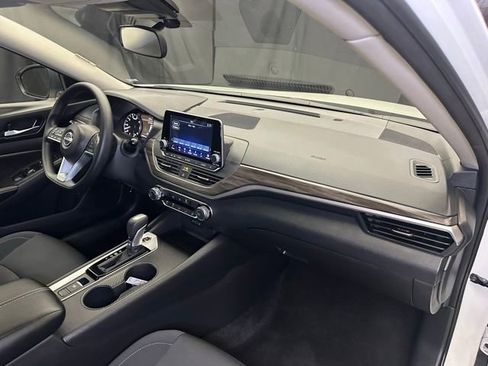 Used 2025 Nissan Altima 2.5 SV AWD/4WD image 17