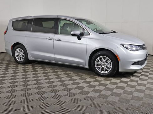 Used 2023 Chrysler Voyager LX FWD image 12