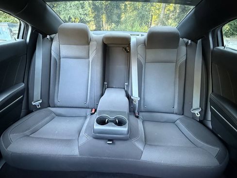 Used 2020 Dodge Charger SXT RWD image 4