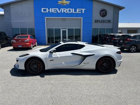 Used 2023 Chevrolet Corvette Z06 RWD image 3