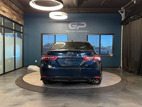 Used 2019 Toyota Camry SE FWD image 4