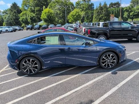 New 2026 Toyota Prius Plug-In Hybrid FWD image 2