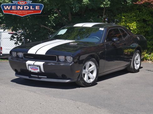 Used 2013 Dodge Challenger SXT RWD image 1