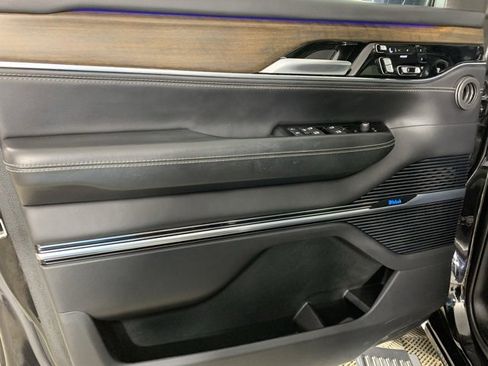 Used 2023 Jeep Grand Wagoneer Series II image 30