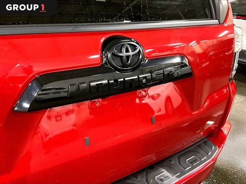Used 2021 Toyota 4Runner Venture w/ Moonroof Package image 9