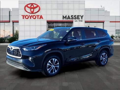 Used 2024 Toyota Highlander XLE image 7