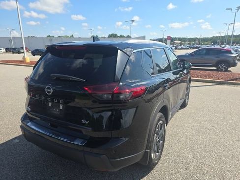 Used 2024 Nissan Rogue SV w/ SV Premium Package FWD image 6
