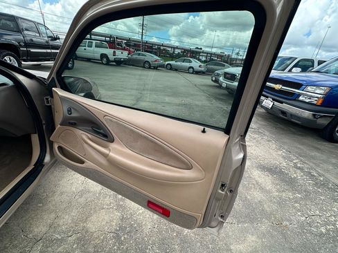 Used 1997 Ford Thunderbird LX RWD image 29