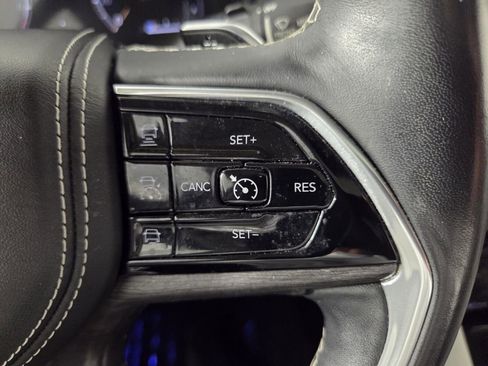 Used 2021 Jeep Grand Cherokee L Overland w/ Luxury Tech Group IV AWD/4WD image 17
