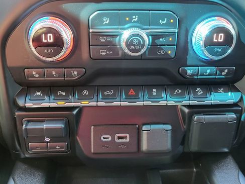 Used 2021 GMC Sierra 1500 Denali w/ Denali Ultimate Package AWD/4WD image 34