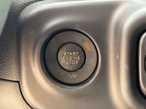 Used 2023 Jeep Wrangler Unlimited w/ Sun & Screen Package AWD/4WD image 16