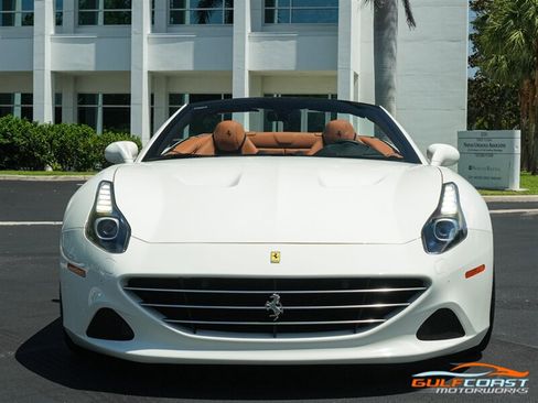 Used 2017 Ferrari California T RWD image 6