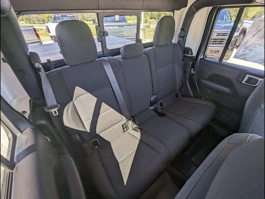 Used 2023 Jeep Gladiator Overland w/ Cold Weather Group AWD/4WD image 18