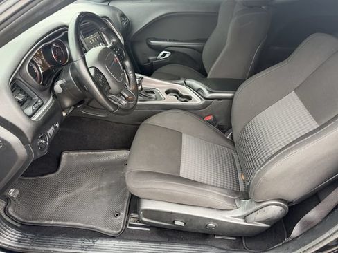 Used 2022 Dodge Challenger GT AWD/4WD image 18