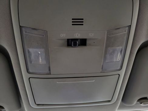 Used 2016 Toyota RAV4 LE image 19