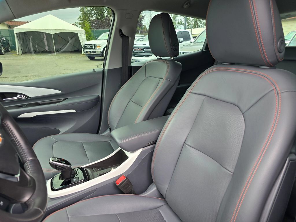Used 2020 Chevrolet Bolt Premier w/ Infotainment Package FWD image 22