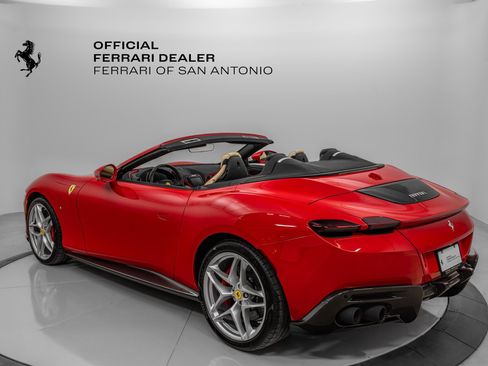 Certified 2025 Ferrari Roma Base image 14