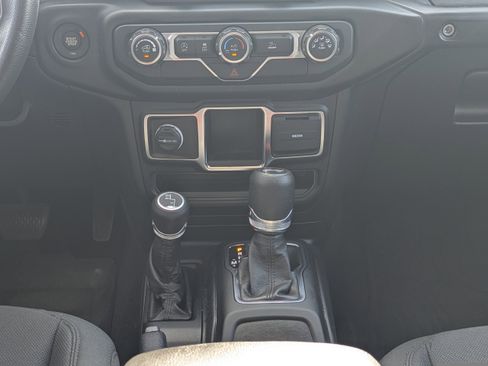 Used 2021 Jeep Wrangler Unlimited Sport image 19