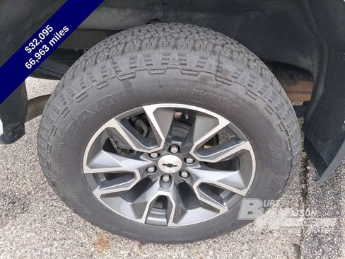 Used 2023 Chevrolet Silverado 1500 RST w/ Protection Package AWD/4WD image 17