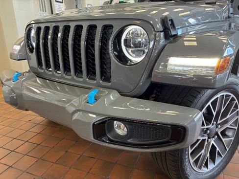 Used 2023 Jeep Wrangler Unlimited Sahara AWD/4WD image 9