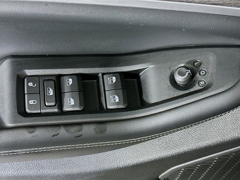 Used 2024 Jeep Grand Cherokee L Limited w/ Luxury Tech Group II image 15