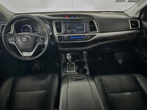 Used 2019 Toyota Highlander XLE FWD image 27