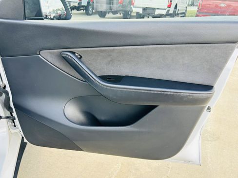 Used 2020 Tesla Model Y Long Range AWD/4WD image 34
