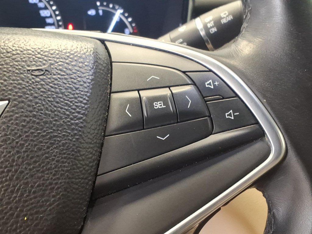 Used 2017 Cadillac XT5 FWD image 16