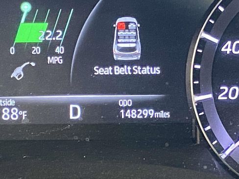 Used 2020 Toyota Highlander XLE image 29