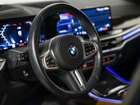 Used 2025 BMW X7 M60i image 29