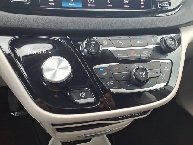 Used 2024 Chrysler Pacifica Touring-L FWD image 21