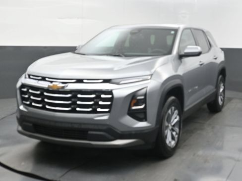 Used 2025 Chevrolet Equinox LT FWD image 4