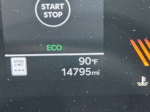Used 2026 Kia Carnival FWD image 9