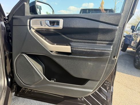 Used 2021 Ford Explorer Limited w/ Equipment Group 301A image 24
