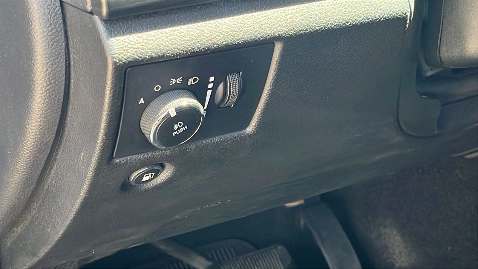 Used 2021 Jeep Grand Cherokee Freedom Edition RWD image 13
