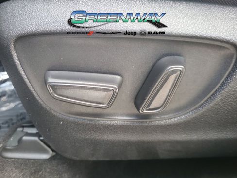 Used 2023 Toyota Highlander L image 17