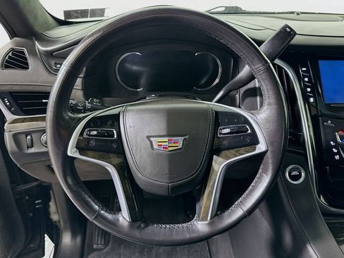 Used 2019 Cadillac Escalade Platinum image 11