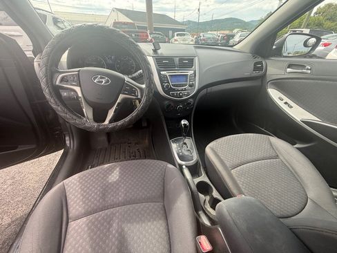 Used 2013 Hyundai Accent SE FWD image 11