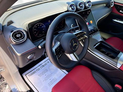 Used 2025 Mercedes-Benz GLC 300 4MATIC image 26