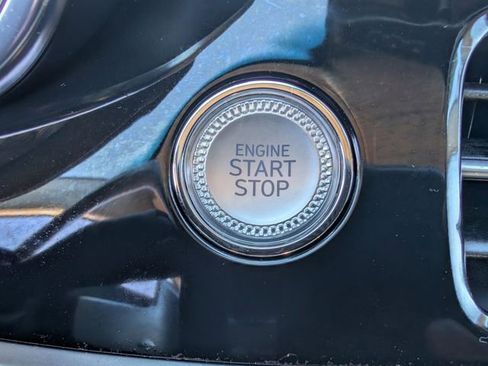 Used 2025 Genesis G70 2.5T image 29